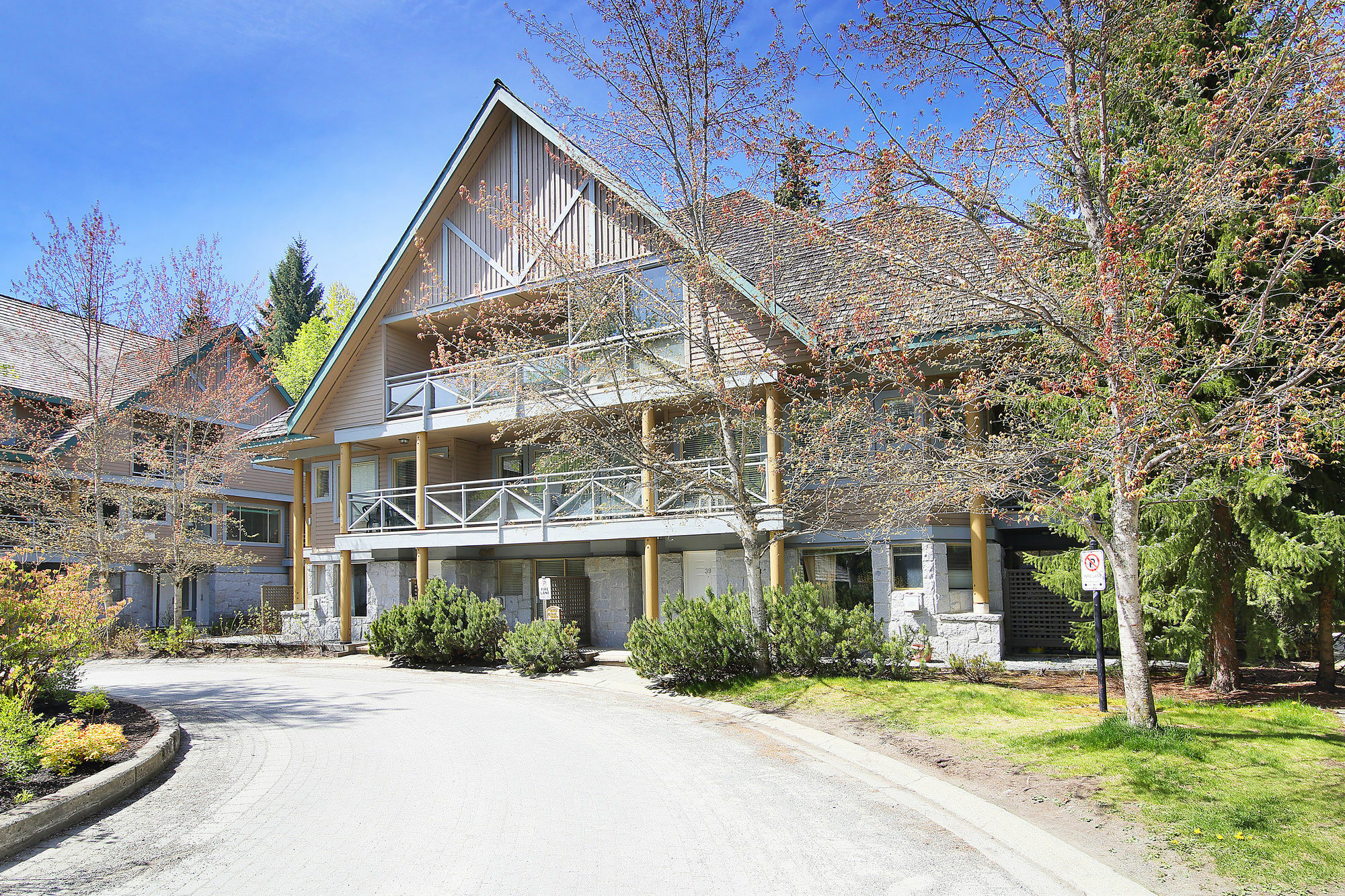 Valhalla Vacations At Whistler Exterior photo